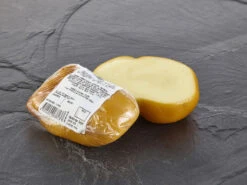 ÖMA Scamorza Affumicata, Ca. 175 G Stück , I 44%